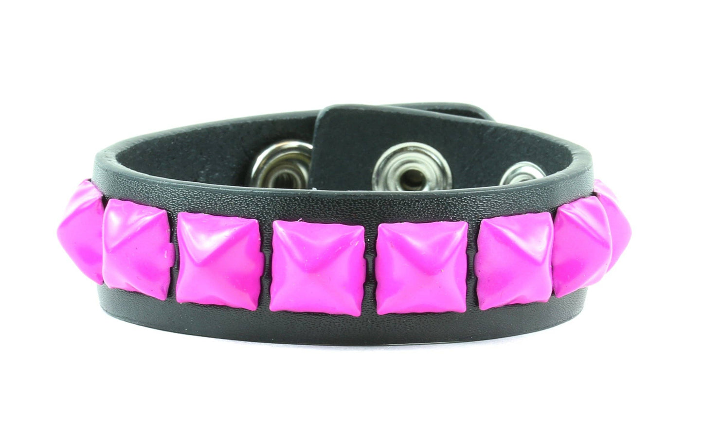 BC194 1 ROW 1/2" PYRAMID 3 SNAP BRACELET