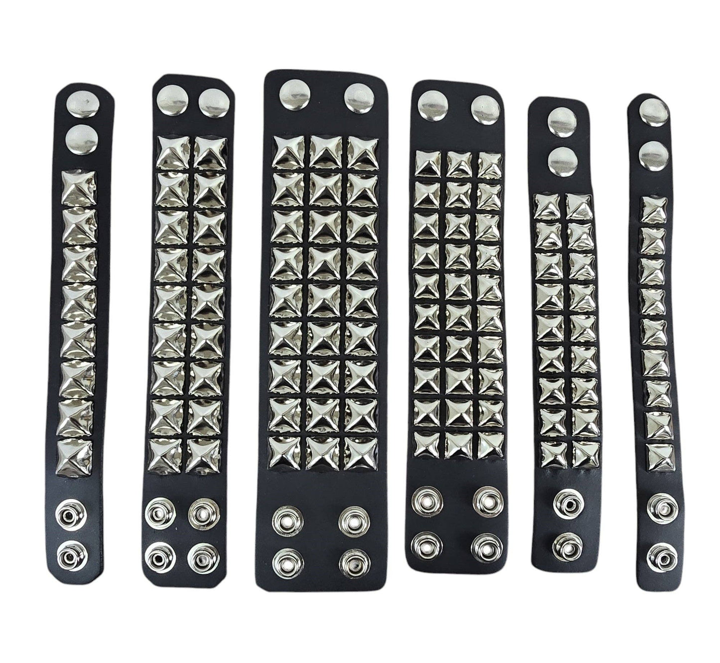 PYRAMID STUDDED LEATHER  SNAP BRACELET