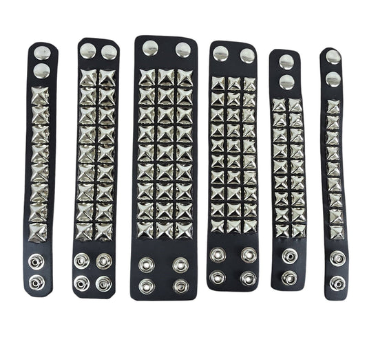 PYRAMID STUDDED LEATHER  SNAP BRACELET