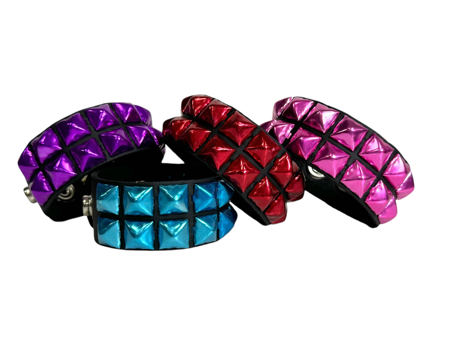 BC112 METALLIC COLOR  3 ROW 1/2" PYRAMID STUD SNAP BRACELET