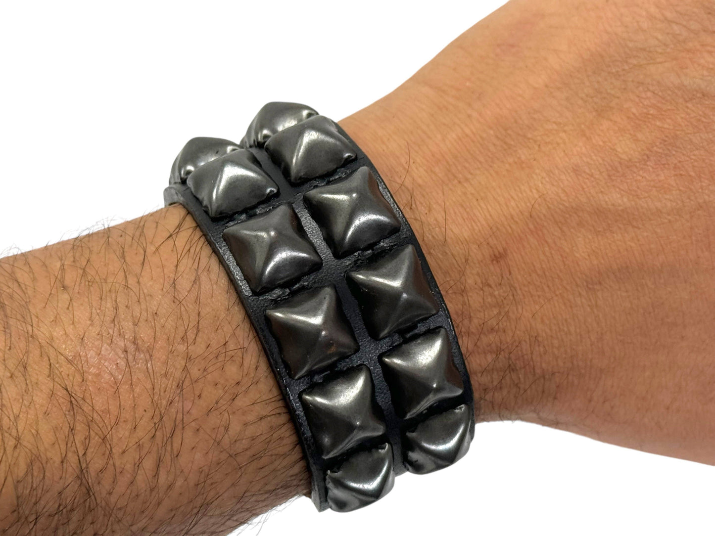 BC189 BUCKLE BRACELET WITH 2 ROW 1/2" PYRAMIDS