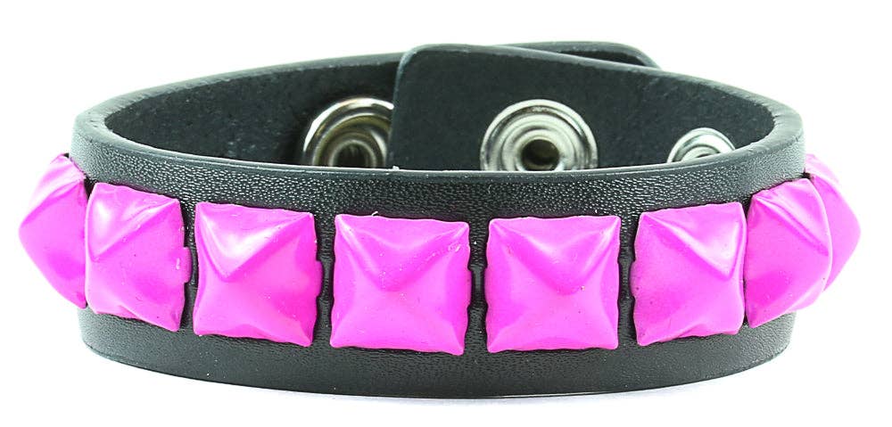 BC194 1 ROW 1/2" PYRAMID 3 SNAP BRACELET