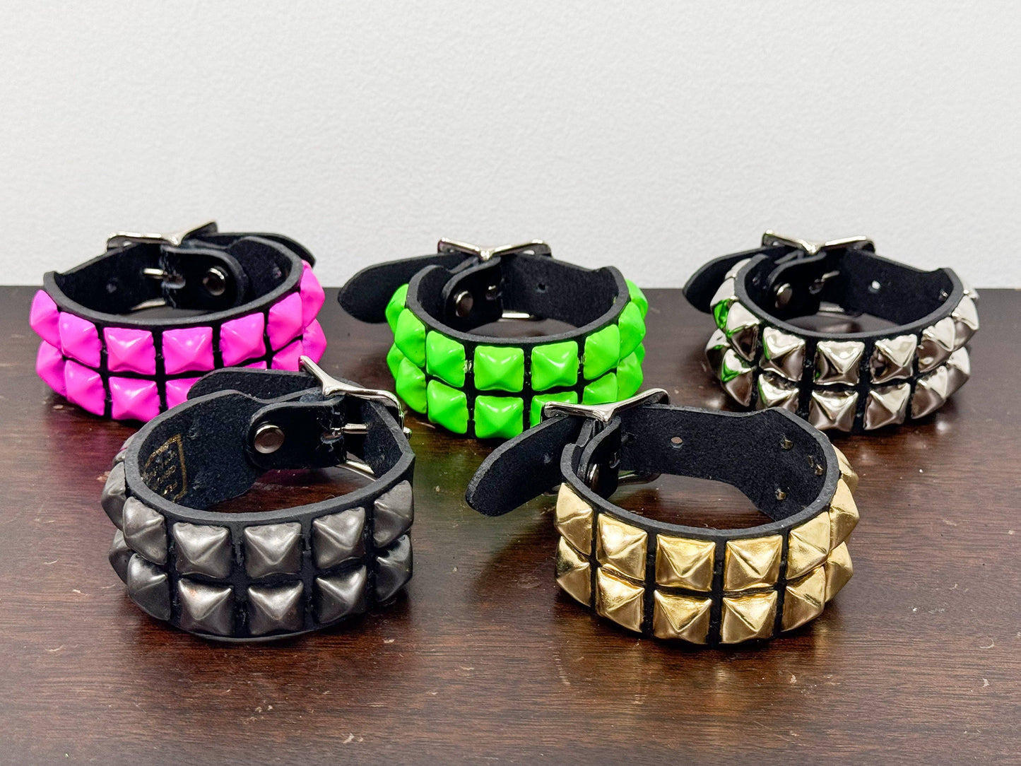 BC189 BUCKLE BRACELET WITH 2 ROW 1/2" PYRAMIDS