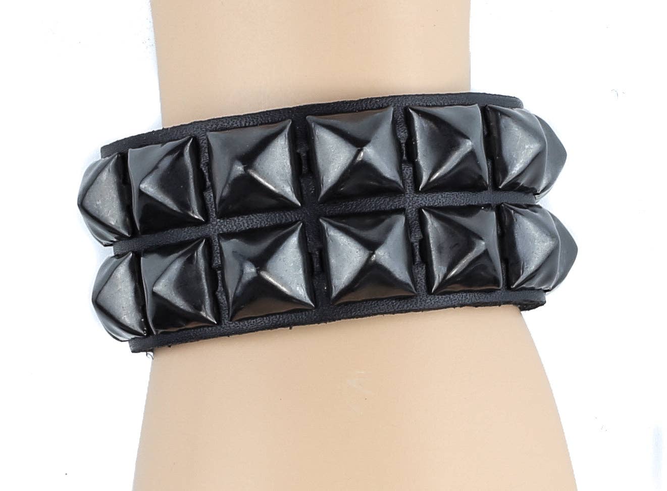 BC112 2 ROW 1/2" PYRAMID SNAP BRACELET