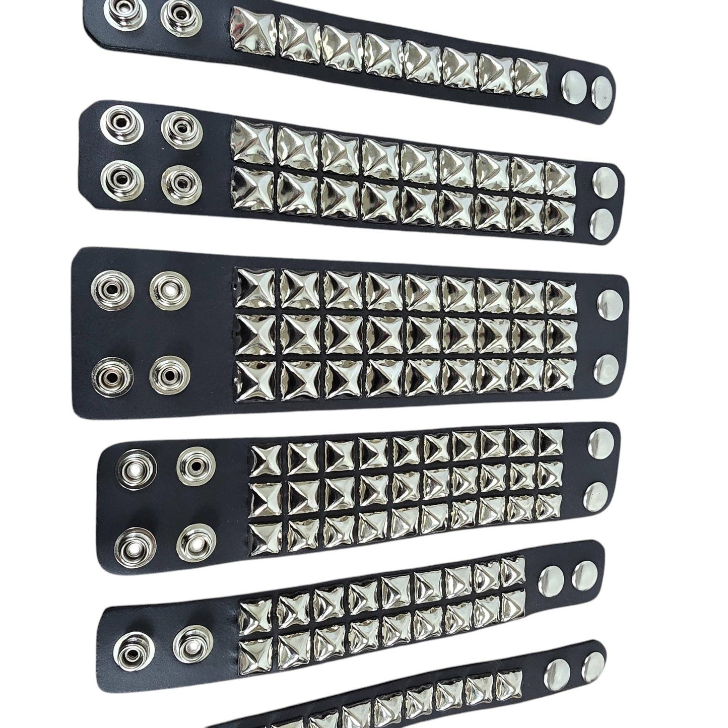 PYRAMID STUDDED LEATHER  SNAP BRACELET